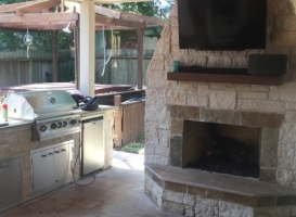 Outdoor Fireplaces/Firepits